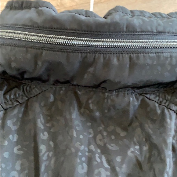 Black packable SAKS Fifth Avenue Ghost Leopard Print Vest - Picture 6 of 8